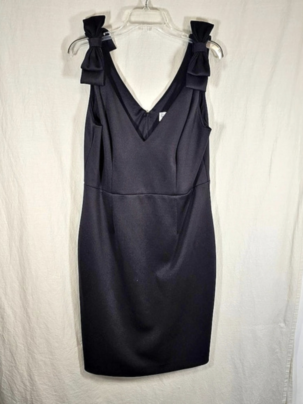 Gorgeous Eliza J black cocktail dress in womenโs size 16.